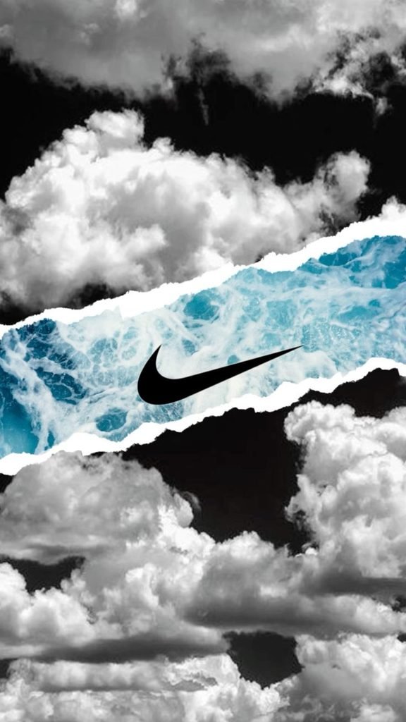  Iconic Black Nike